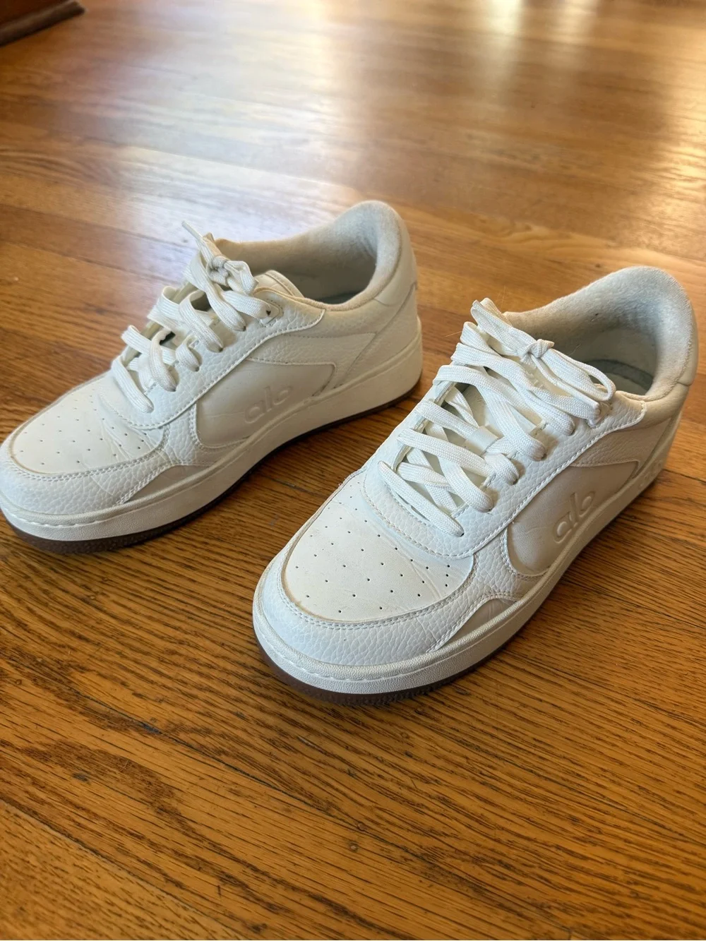 ALO Recovery Mode Sneaker Natural White with Gum Sole Women’s Size 8.5